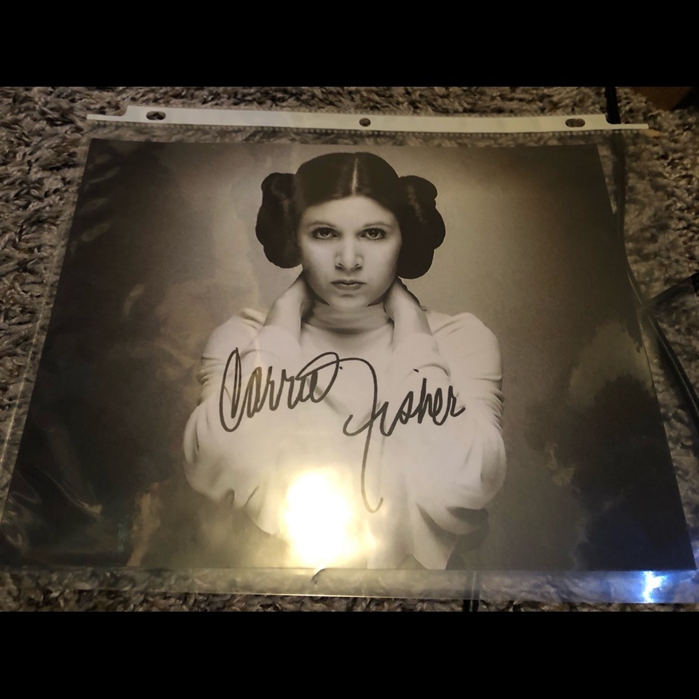 Carrie Fisher Autographed (RP) 🖊